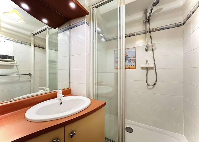 Lb513-001 - Face - 2 Pièces Cabine-4 Couchages - Traversant -