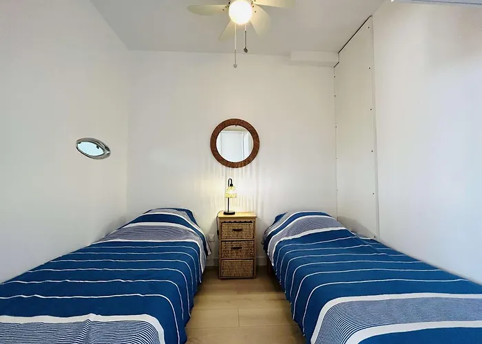 Lb513-001 - Face - 2 Pieces Cabine-4 Couchages - Traversant - Apartment *